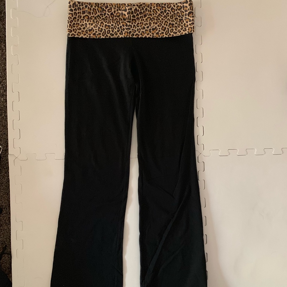 PINK VICTORIAS SECRET LEGGINGS